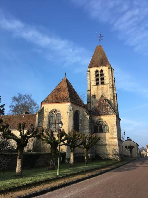 Gite D'Etape Du Tilleul, 4-8 Personnes La Celle-les-Bordes Exteriör bild