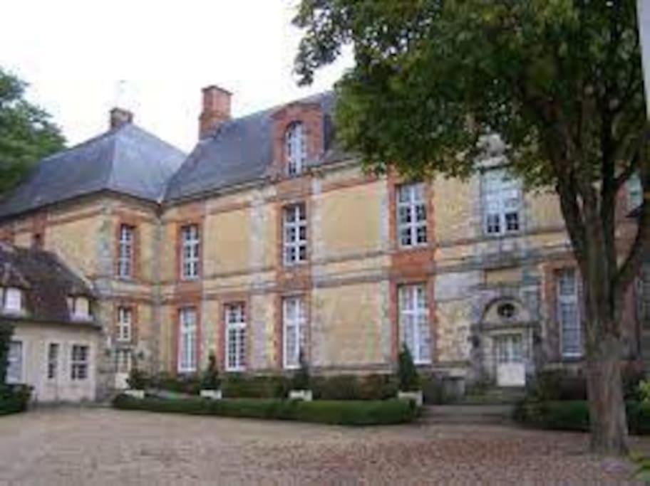 Gite D'Etape Du Tilleul, 4-8 Personnes La Celle-les-Bordes Exteriör bild